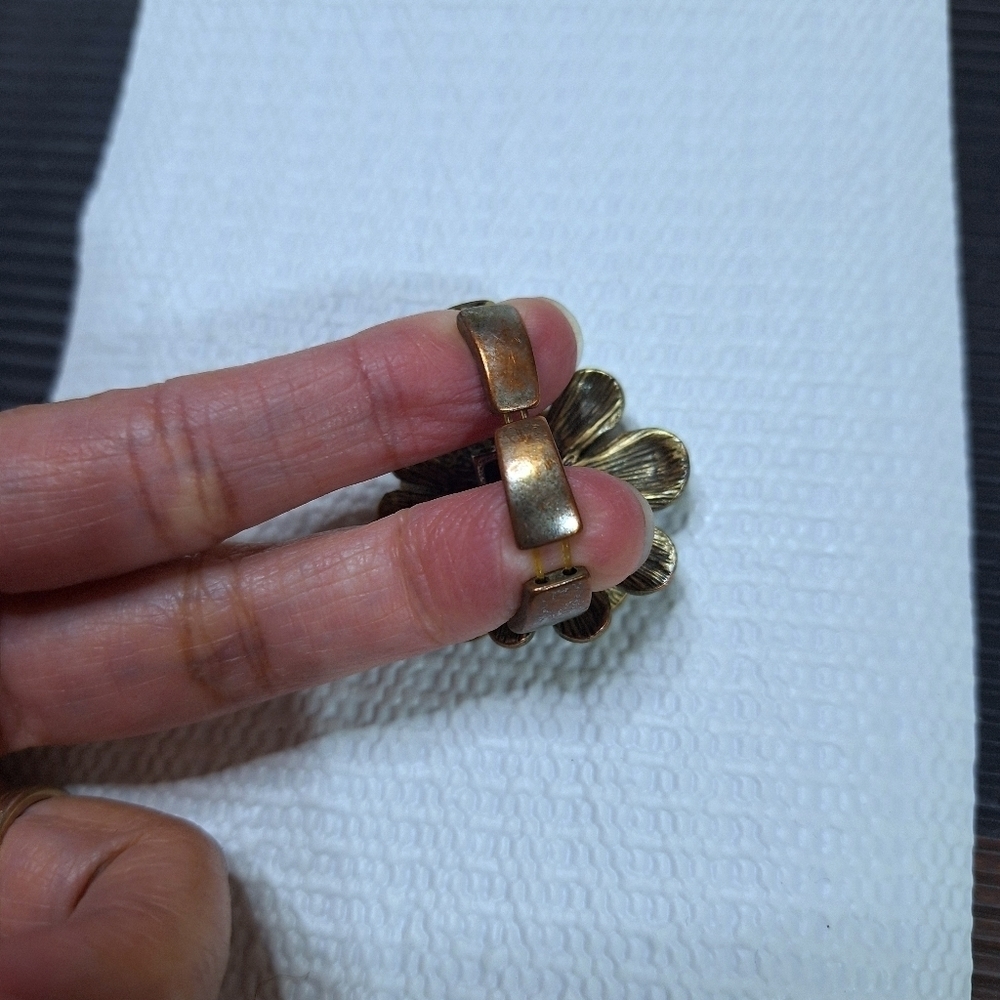 Costume Jewelry Wemones Faux Stone Flower Stretch Brass Ring - Picture 5 of 7
